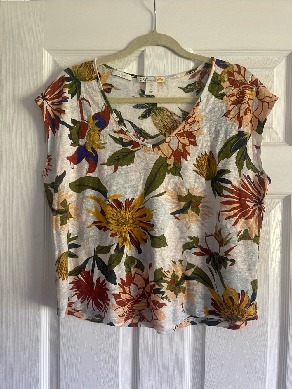 C&C California White Floral V-Neck Crop Top with Multicolor Blooms linen